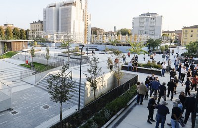 La piazza dedicata ai Fratelli Panini all'interno del comparto