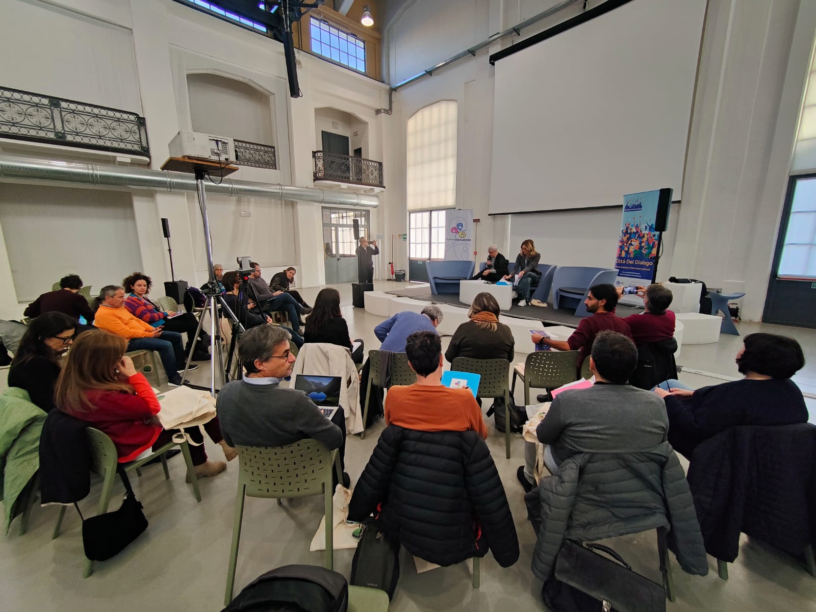 Il meeting Citta del Dialogo in atto al Laboratorio aperto fino a giovedì 30