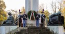 La corona deposta al Monumento ai Caduti