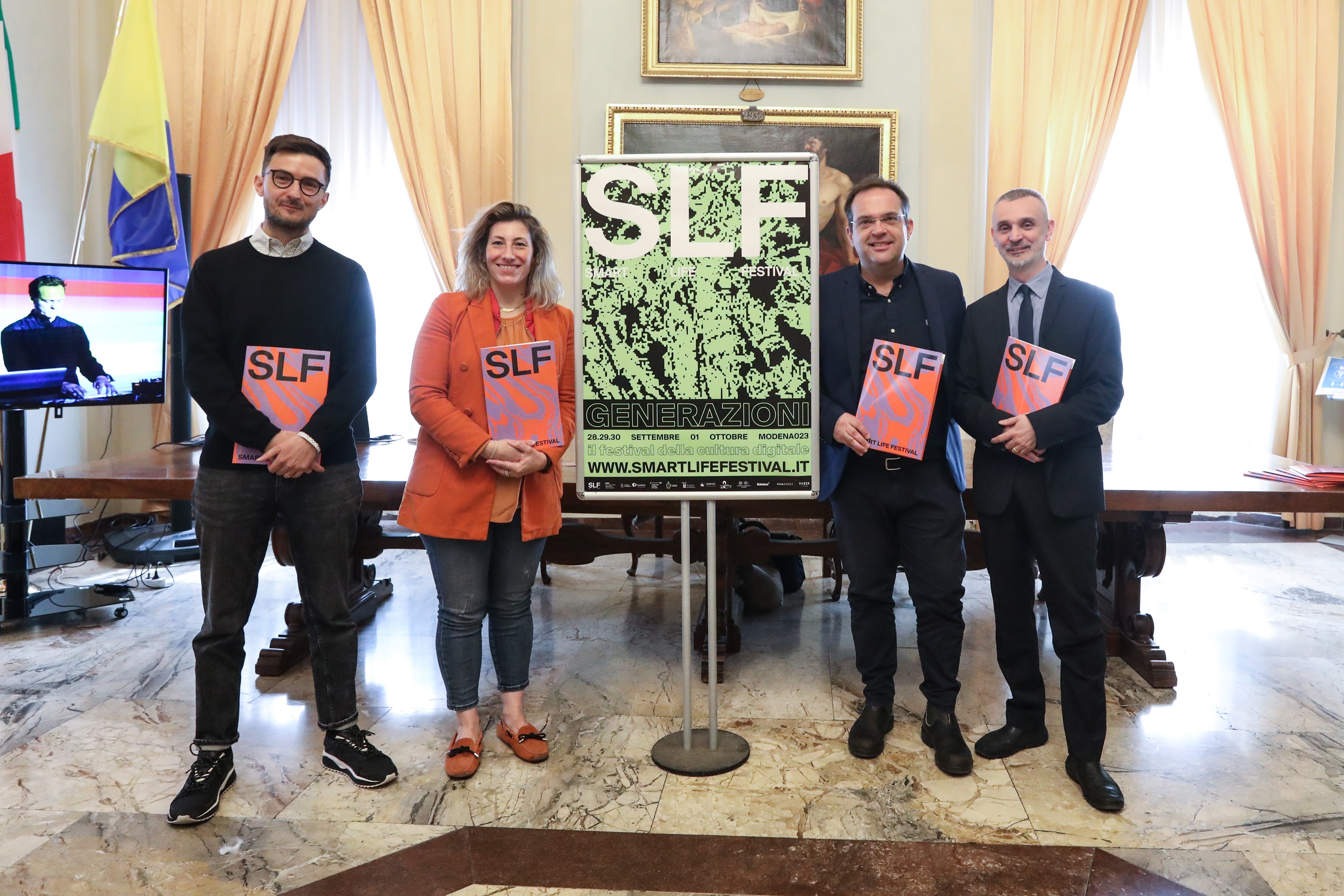 Da sinistra Gabriele Pollastri (Fondazione Collegio San Carlo), Ludovica Carla Ferrari (assessora alla Smart city), Giuliano Albarani (presidente Fondazione Collegio San Carlo) e Lorenzo Respi (direttore Mostre e collezioni di Fmav)