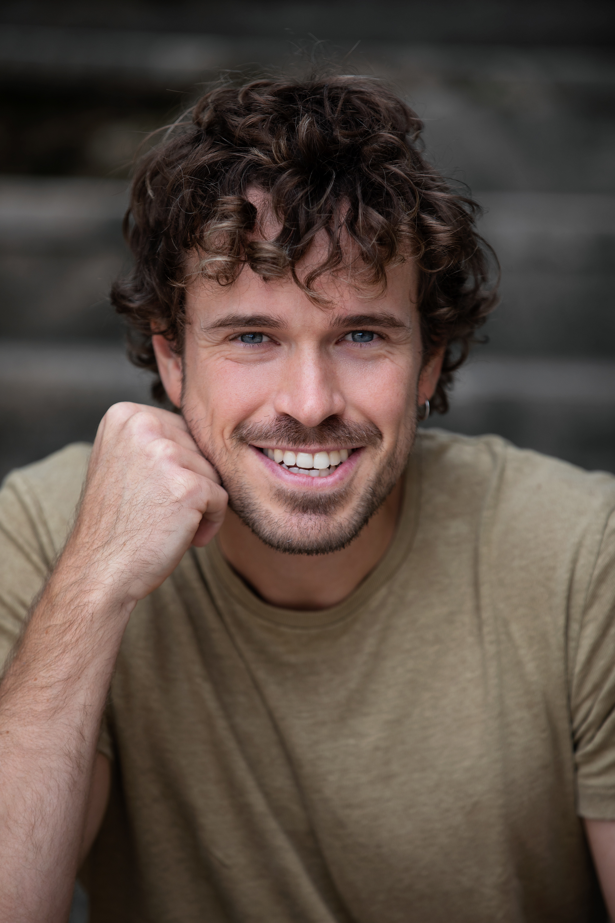 L'influencer Riccardo Maccaferri, travel designer e attore teatrale