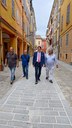 Il sindaco Muzzarelli con i tecnici in via San Pietro