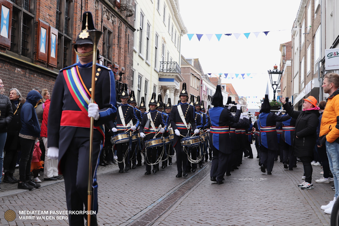 la marching band olandese Pasveerkorps Leeuwarden 
