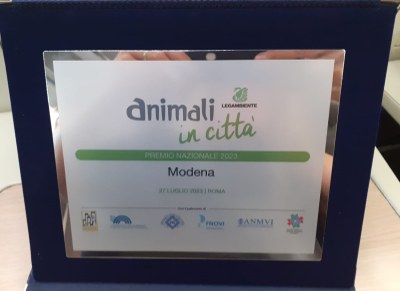 Modena città amica degli animali, la targa
