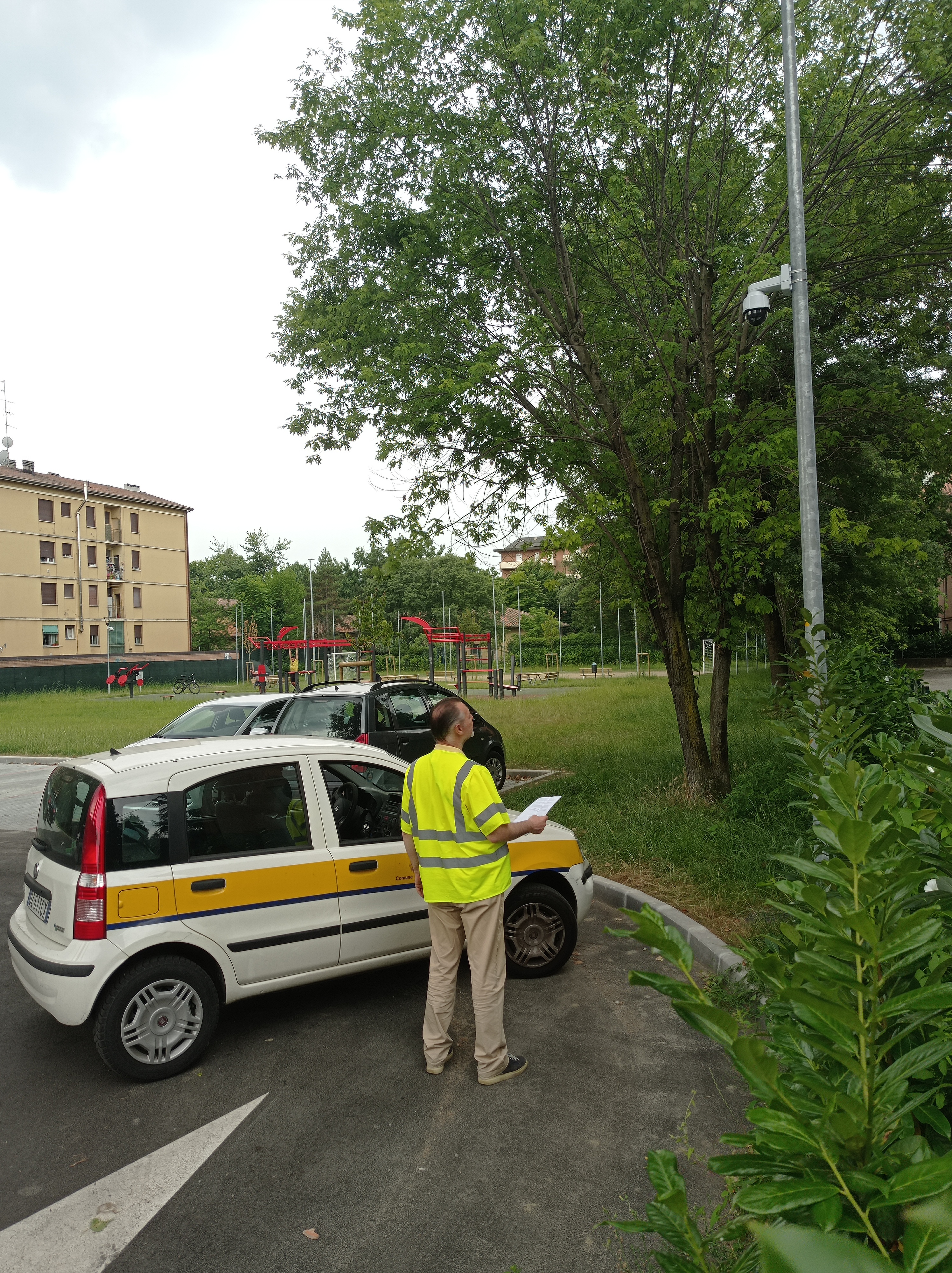 Telecamere nell'area verde di via Donati, sul parcheggio