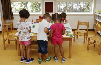 La visita del sindaco Muzzarelli e dell'assessora all'Istruzione Baracchi alla scuola d'infanzia San Damaso